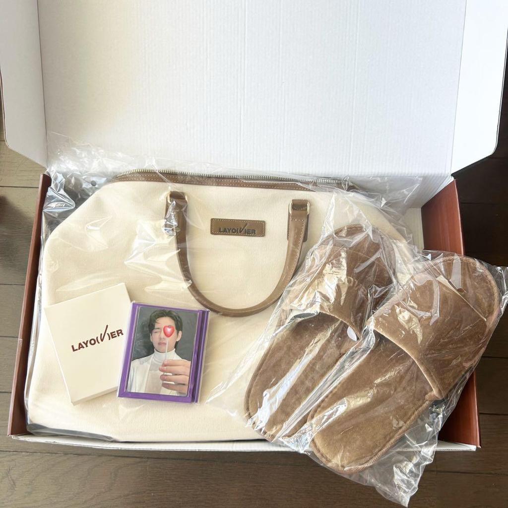 [USED] BTS V Official MERCHBOX 17 Layover with Bonus