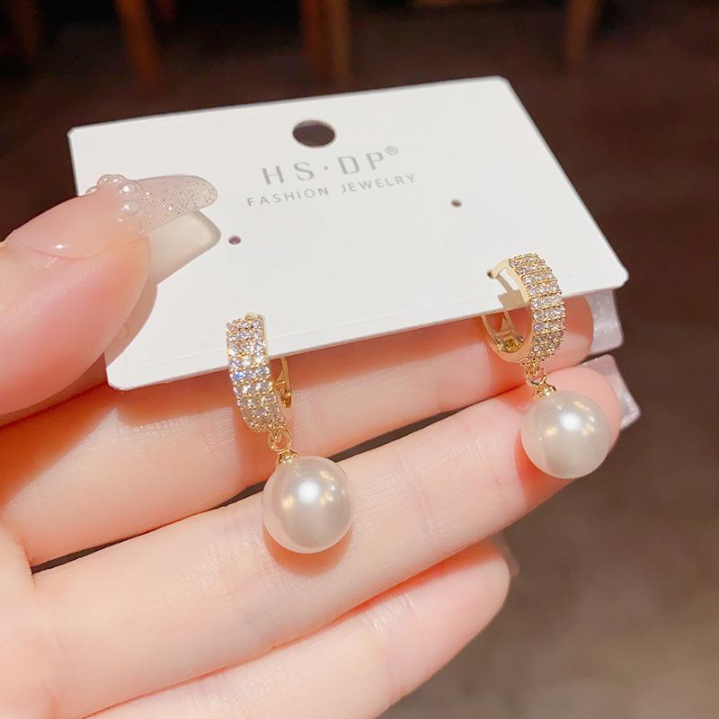 Women Retro Minimalist Micro Inlaid Zircon Pearl Fashion Earrings