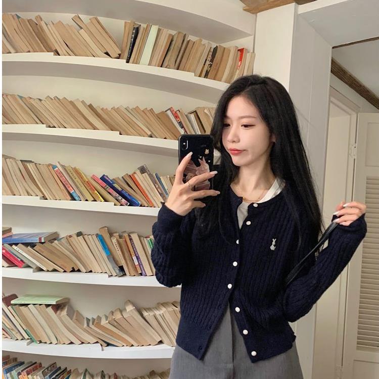 Women's Embroidered Cropped Cable Knit Cardigan - College Style, Round Neck, Slim Fit for Spring and Autumn.