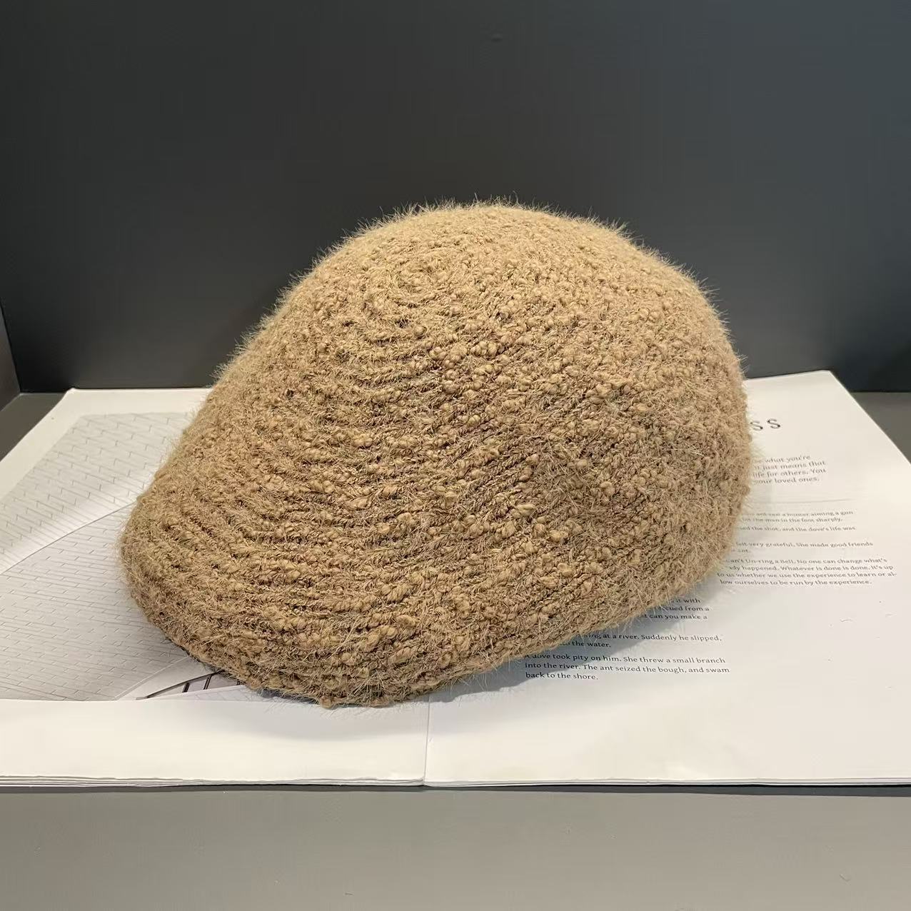 

Вельветовая кепка-федора для женщин на осень и зиму, большой окружности головы, для маленького лица, литературная и универсальная кепка-берет тренд M（56-58cm）