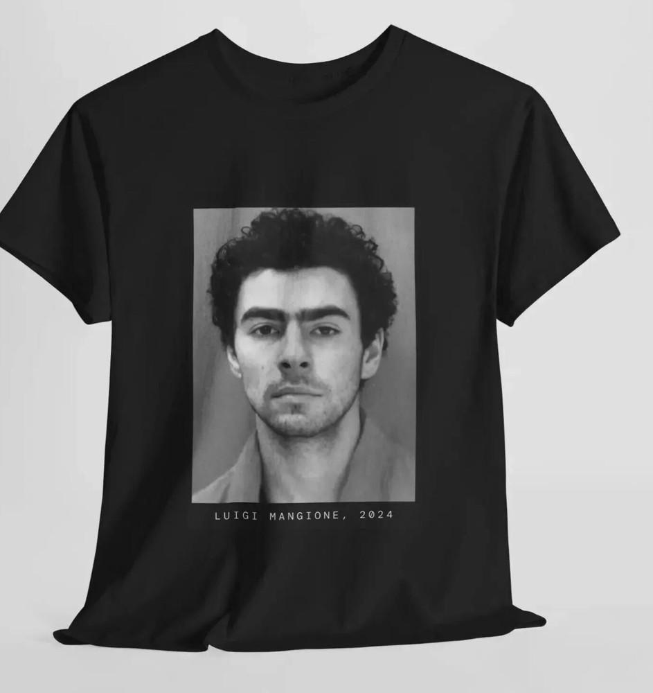 Luigi Mangione 2024 Mugshot Black Tee T-Shirt Unisex T-Shirt XXXL
