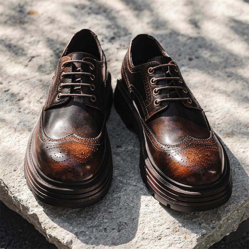 Frühlings Herrenschuhe Hochwertige Vintage Schnitzerei Oxfords Herren Casual Schnürschuhe Kleiderschuhe Leder Slipper Mokassins Büroschuhe