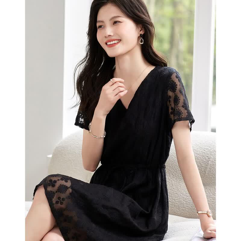 Demana Elegant Embroidered V-Neck Mid-Length Dress M