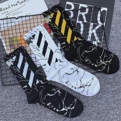 Trendy evropské a americké pruhované skateboardové ponožky - Unisex letní bavlněné střední délky