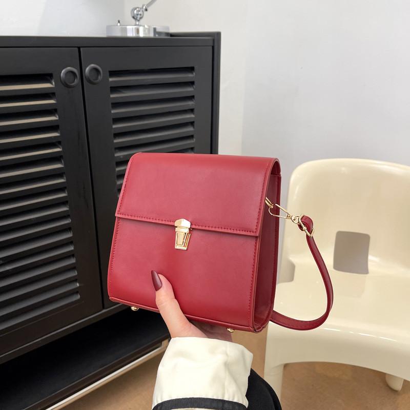 Stylish Minimalist City Trendy Pu Shoulder Bag With Nylon Lining For Women красный