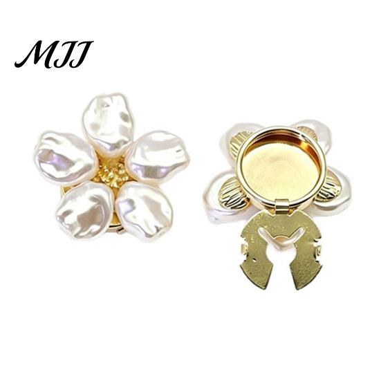 Clothing Repair Kits for Sewing Pearl Flower Button Cover, Clip on Covers Women, Detachable Shirt Unique Gift Fillers Crafters Clips, White