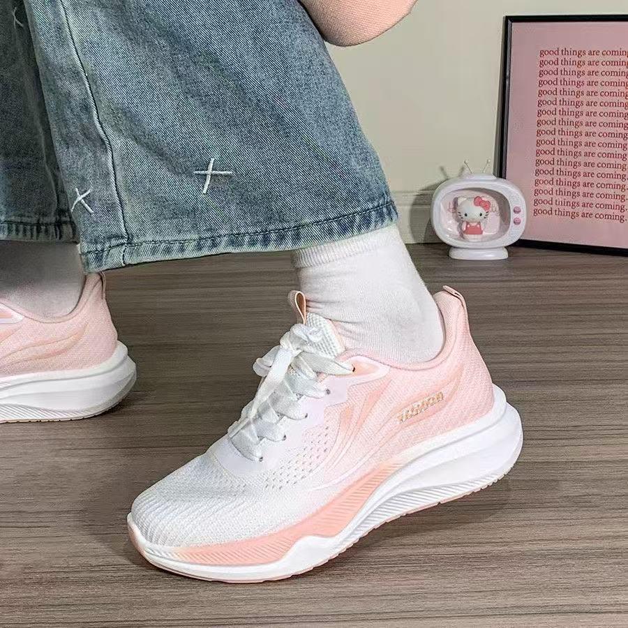 

2025 новые весенние и осенние новые сверхлегкие кроссовки для бега спортивная обувь дышащая амортизирующая мягкая подошва студенческие легкие женские кроссовки для бега 36 розовый