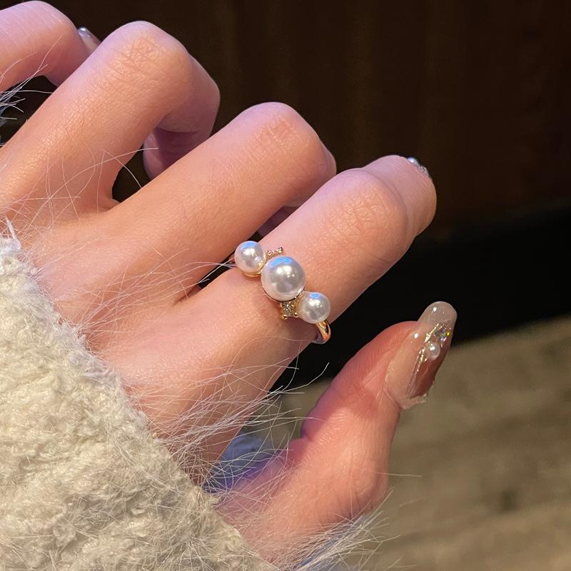 In The Middle Ages, There Were Fish Drops, Pearls, Hollowed-Out Flowers, Open Rings, Exquisite High-End Rings, Simple Temperament And Full Of Diamonds