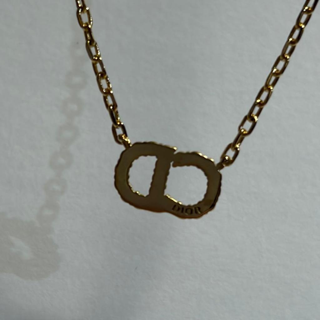 Used There is a translation stamp Necklace