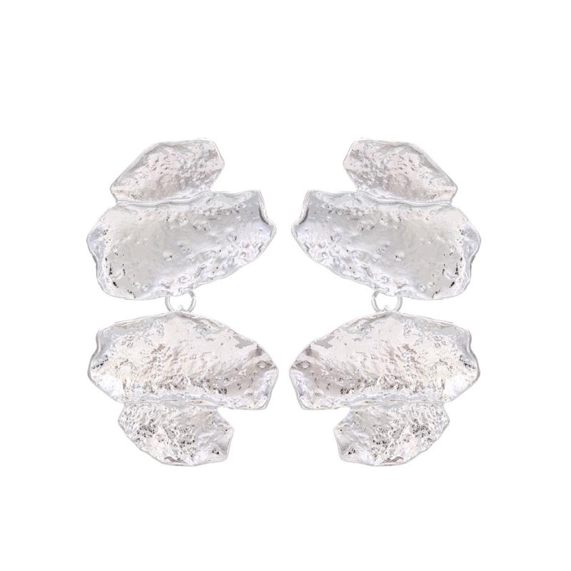 

Fashionable Dimensional Golden Leaf Earrings Portable Alloy Designs for Evening Event