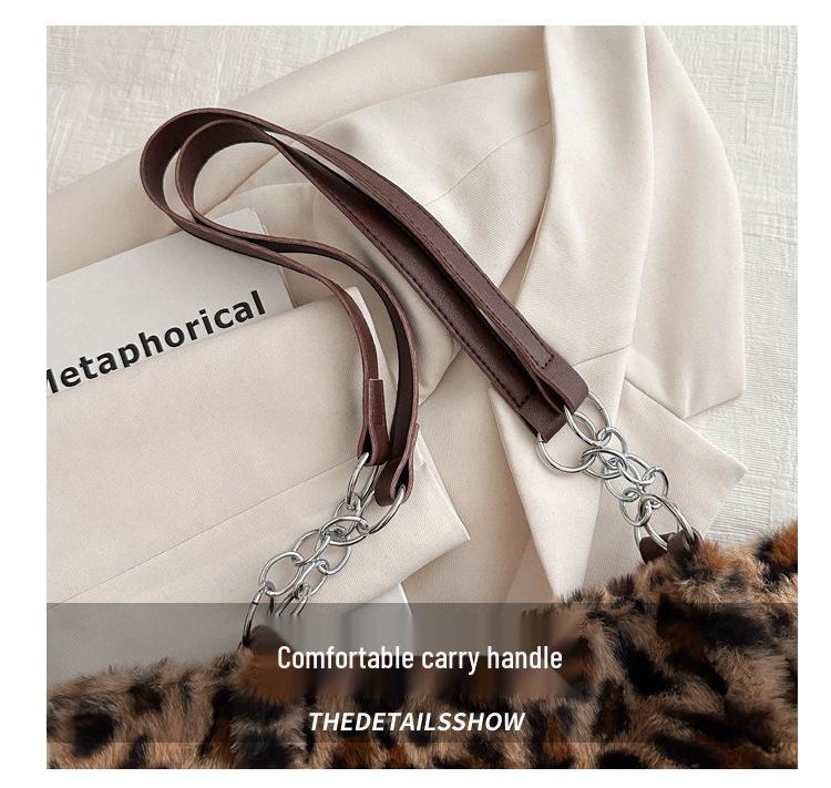 Trendy Leopardia Plyšová Reťazová Taška cez Rameno: Štýlový, Všestranný a Neformálny.