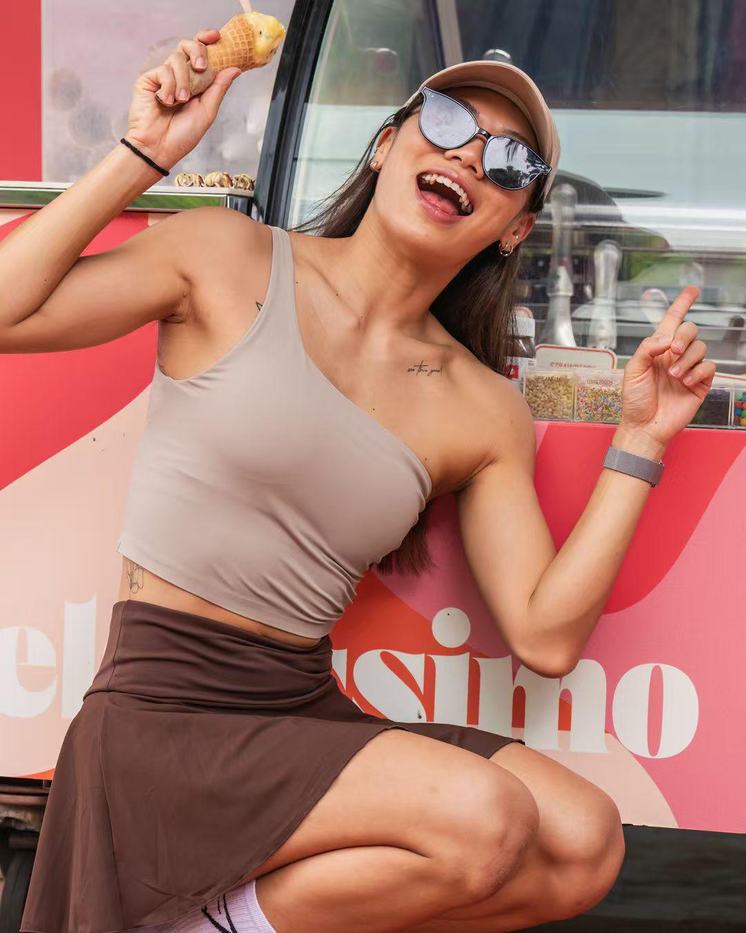 

Spicy Girl Off-Shoulder Yoga Camisole: Fashionable, Breathable, Supportive, Stylish Back, Soft, Solid Color for Fitness and Running M хакі