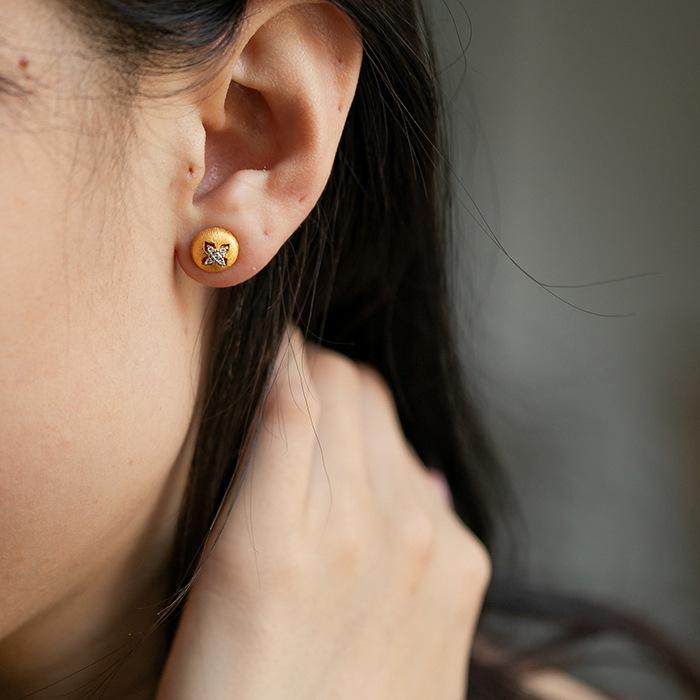 BELLA BOX Retro Court Style Wire Drawing Process Inlay Drill Four-leaf Clover Lace Gold-plated Earrings Suitable For Women's Daily Fashion Jewelry