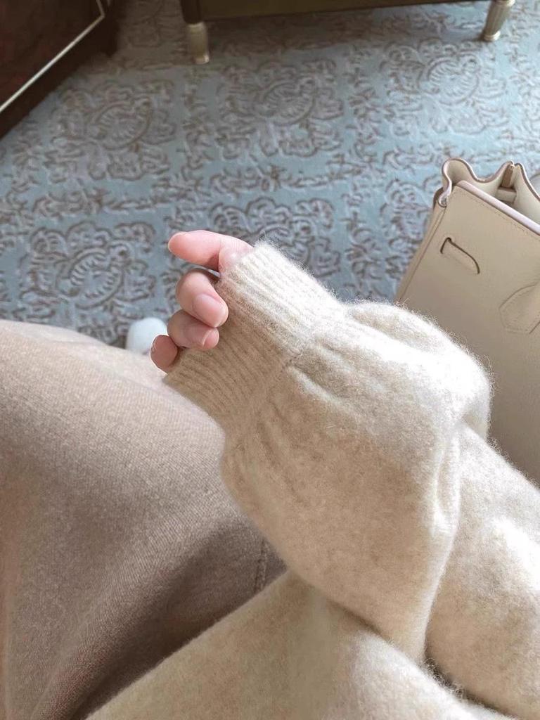 Ethereal Pink V-Neck Cashmere Sweater for Women - Thick, Loose, Lazy Style, Perfect for Winter, Sweet & Gentle Japanese Aesthetic