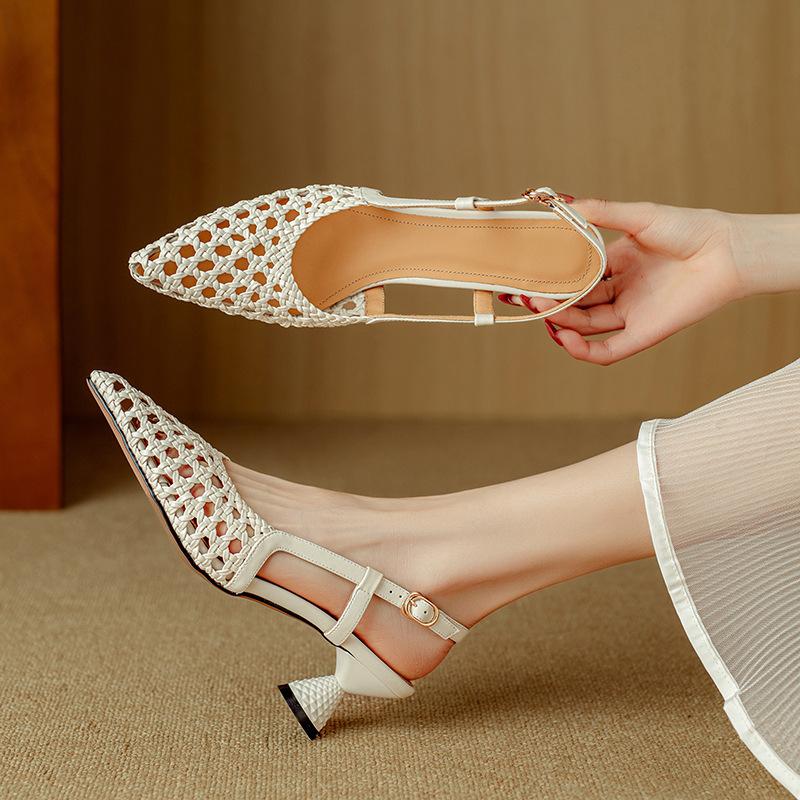 Französische spitze hohle gewebte dicke Ferse leere einzelne Schuhe mit flachem Ausschnitt elegantes Temperament High Heels Mode Sandalen