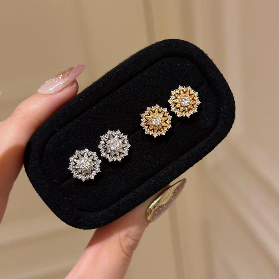 Imitace Moissanitu Lehký Luxus Plný Diamantů Super Třpytivá Vločka Astroláb Náhrdelník Dámský Přívěsek Slunečnice Nišový Design Sada Náušnic