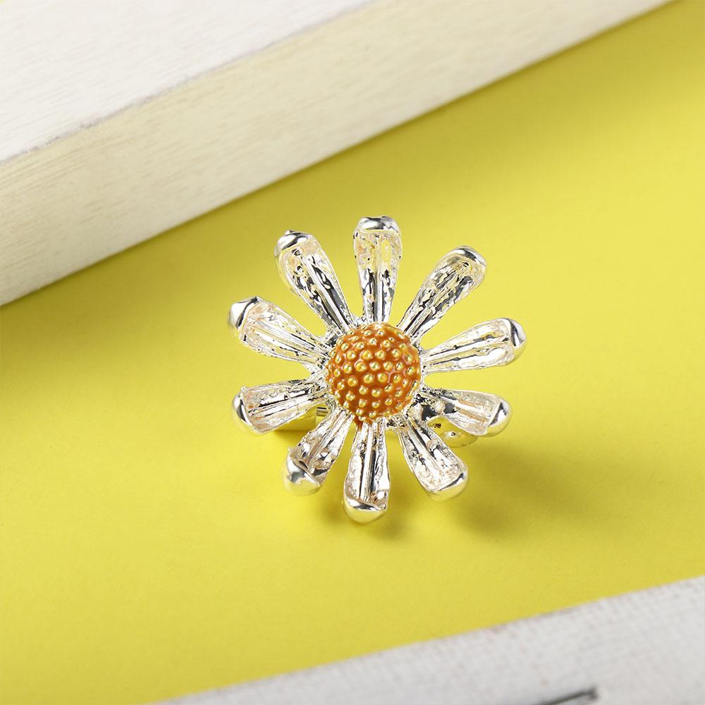

Cute Plant Metal For Women Gift Fashion Jewelry Collar Accessories Daisy Brooch Pin Suit Scarf Clip срібний