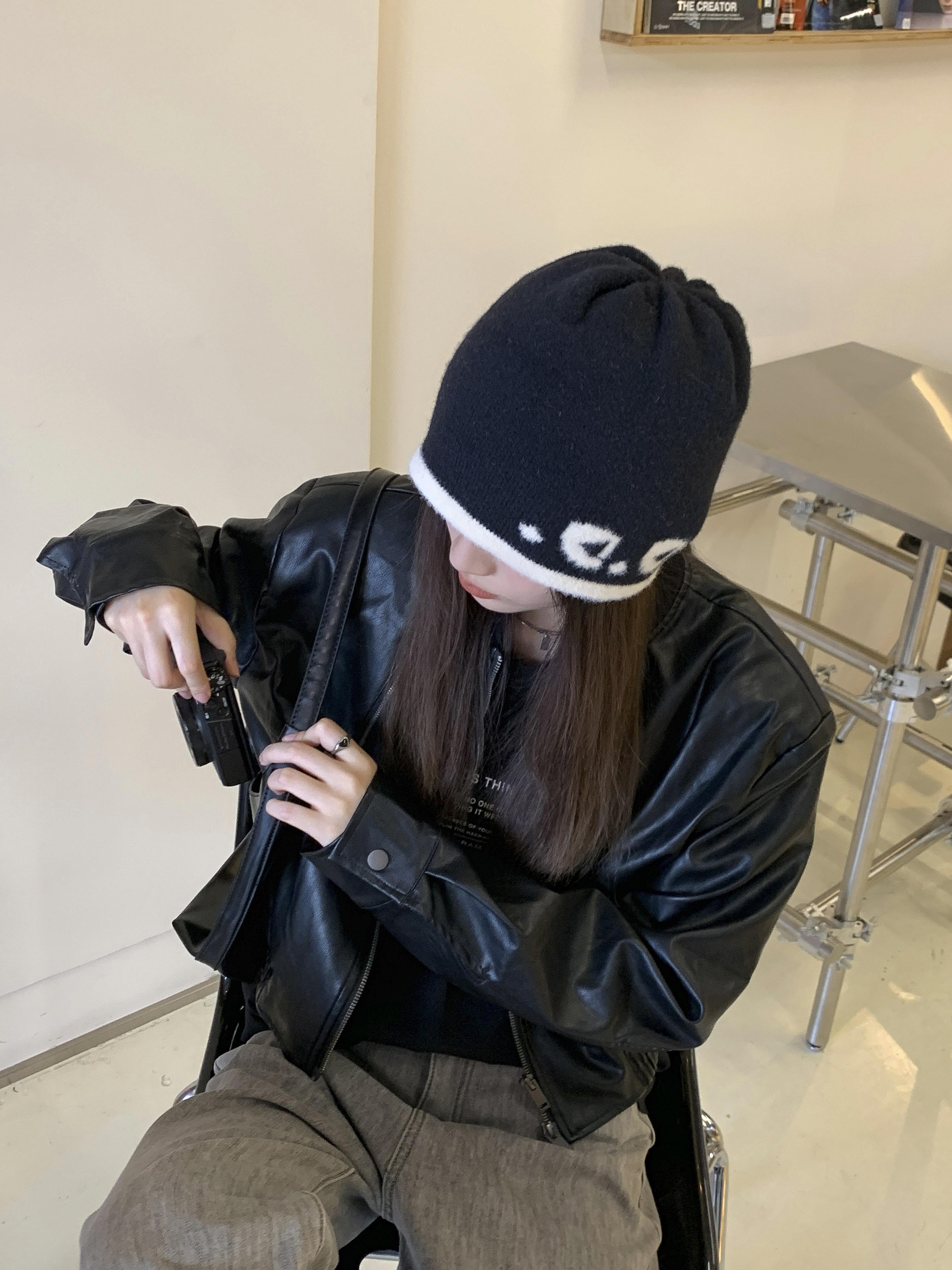 

Нишевая цветовая гамма вязаная шапка женская осенне-зимняя теплая шапка от холода сумка на голову модная шерстяная шапка вогнутой формы трендовая adult elastic чёрный