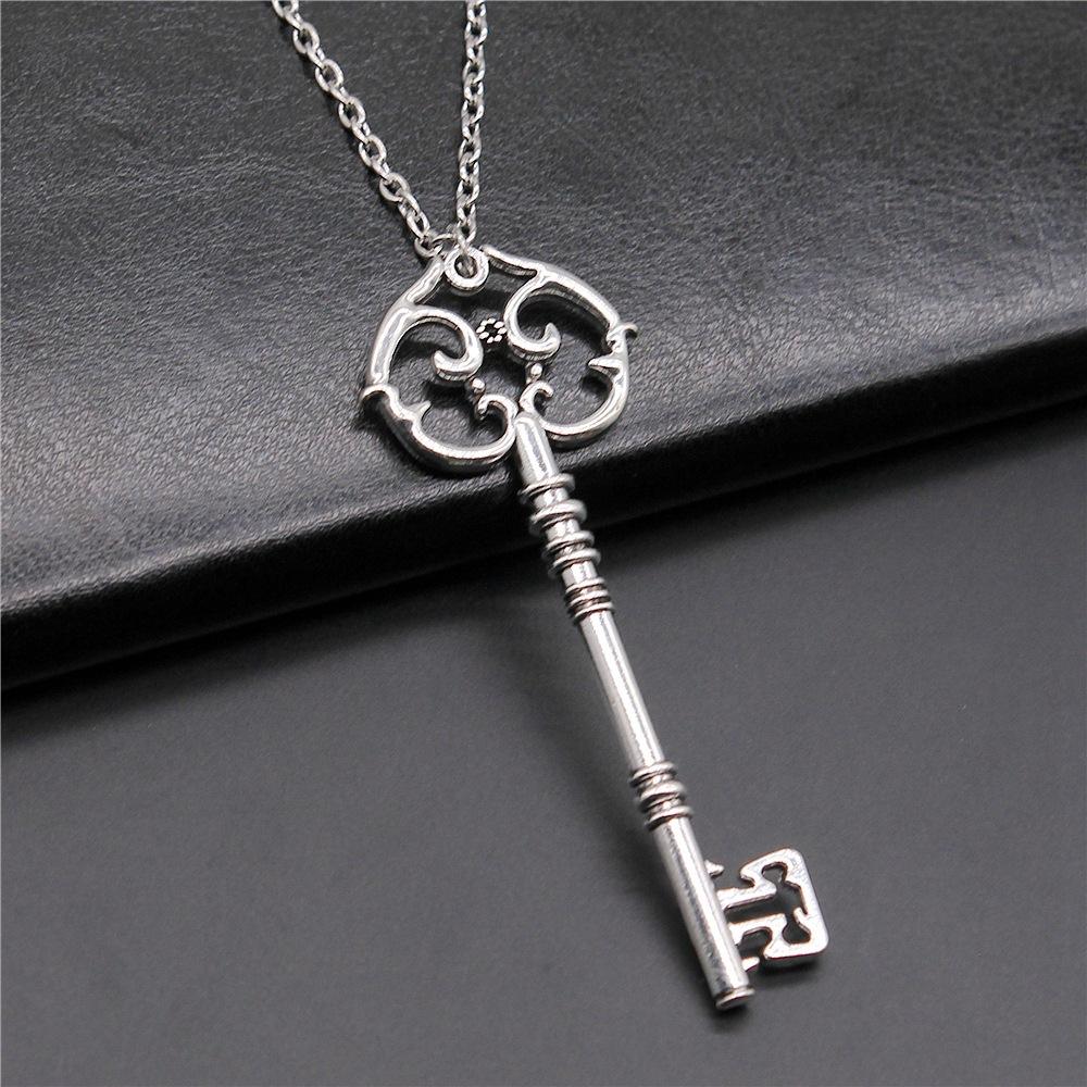 Fashion retro two-tone large key pendant necklace, long chain necklace for men and women, jewelry accessories