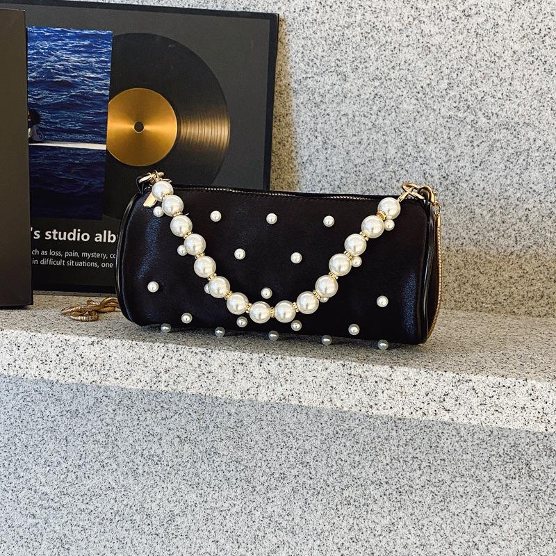 

Корейская версия нишевая жемчужная сумочка женская 2025 осень новая сумка на плечо подмышку женская модная сумка-подушка женская чёрный