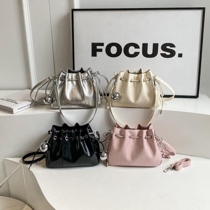 2024 New Work Bag Women's Pleated Crossbody Bag Summer Design Shoulder Bag Bucket Bag