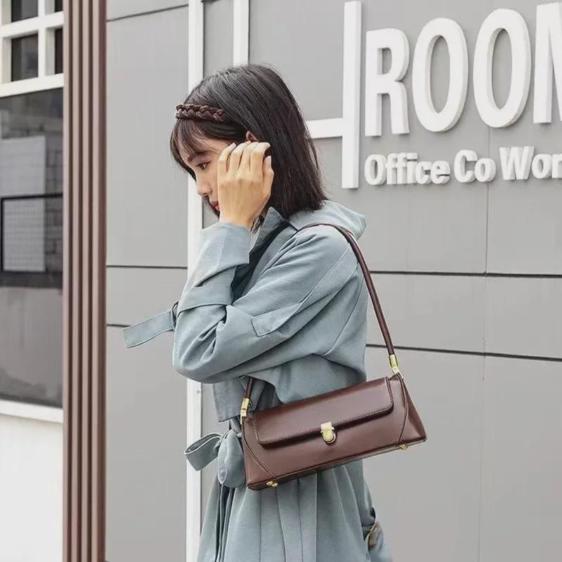 2023 Summer Fashion Women's Versatile Large-Capacity Baguette Shoulder Bag