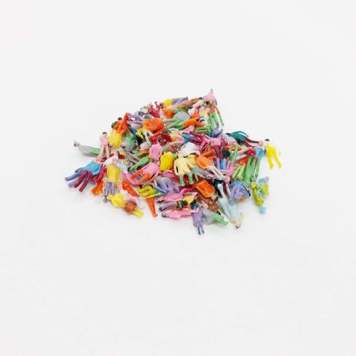 Freell N Gauge 1/150 Miniature Figures, Random Set of 100, for Railway Models, Dioramas, and Diorama Designs, Standing and Sitting Poses, Layouts, and