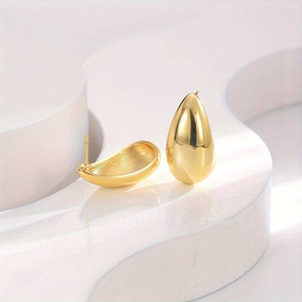 Unique Golden Color Waterdrop Shaped Earrings Personalized Stud Earrings Fashionable Ear Jewelry for Women Girls Suitable for All Seasons