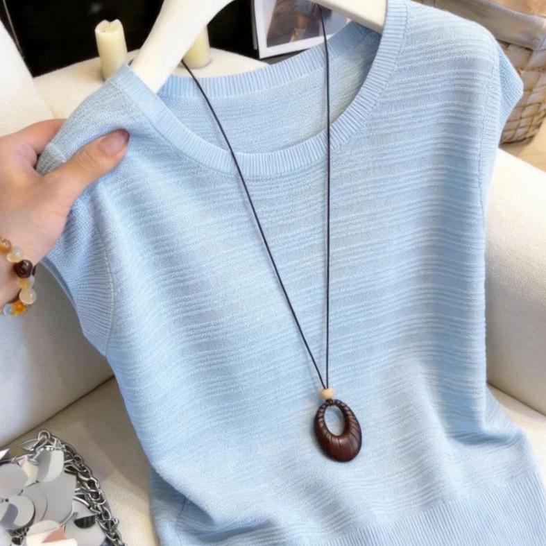 Women's Stylish Blue Short-Sleeve Knit Top - Trendy and Beautiful Summer Fashion