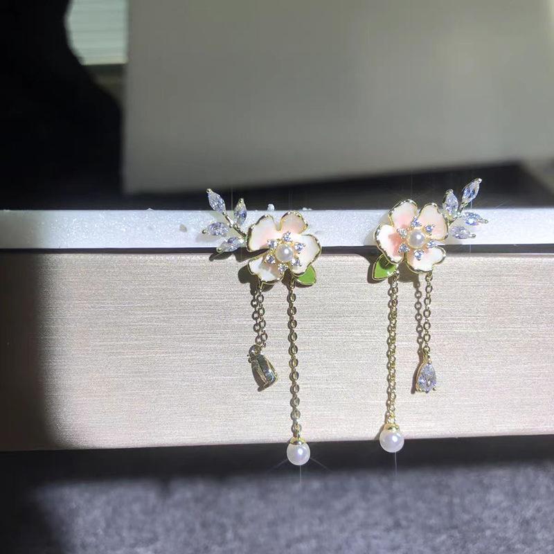 Diamond-set Flower Pearl Fringed Earrings, Fashionable and Sweet, Small and Fresh Earrings, Light Luxury Temperament Design, Earrings for Women