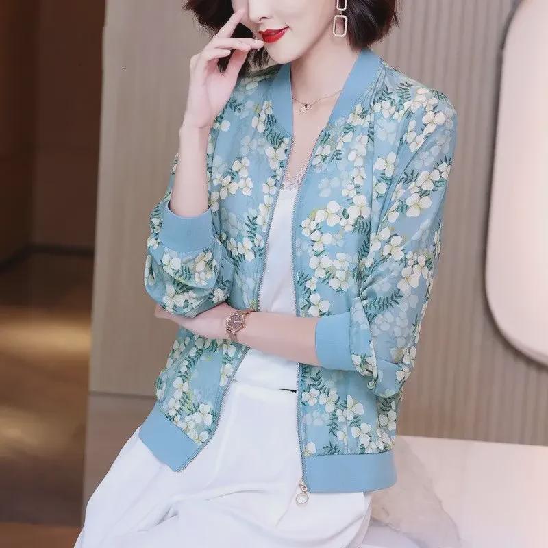 Bluse aus floralem Chiffon mit langen Ärmeln und schmaler Passform