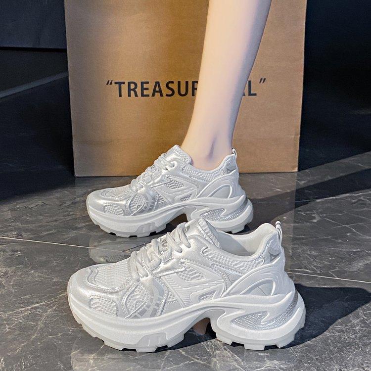 

Ретро-туфли на толстой подошве с дышащей подошвой для пап, летние новые серебристо-белые дышащие сетчатые повседневные спортивные туфли с прибавкой высоты для женщин 35 белый