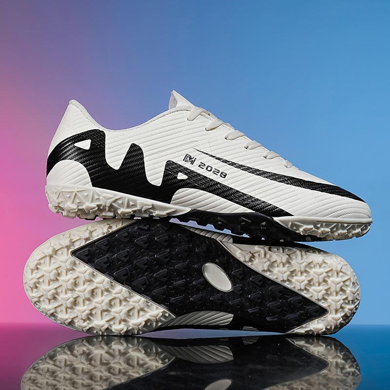 Large size C Luo 14 thorn 15 football shoes, boys and girls, students, broken nails, spikes, competition training shoes