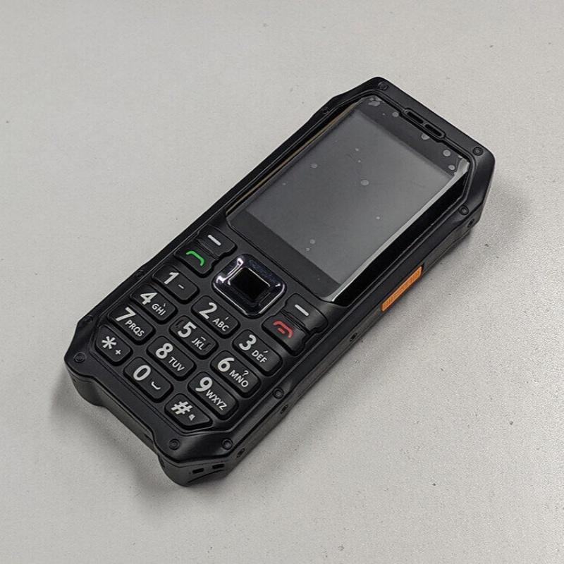 Soyes K80 GSM 2G Mobilní telefon 2,4palcový HD displej Dual SIM MP3 FM Vibrace 1800mAh SOS Svítilna Budík Tlačítkový telefon pro seniory