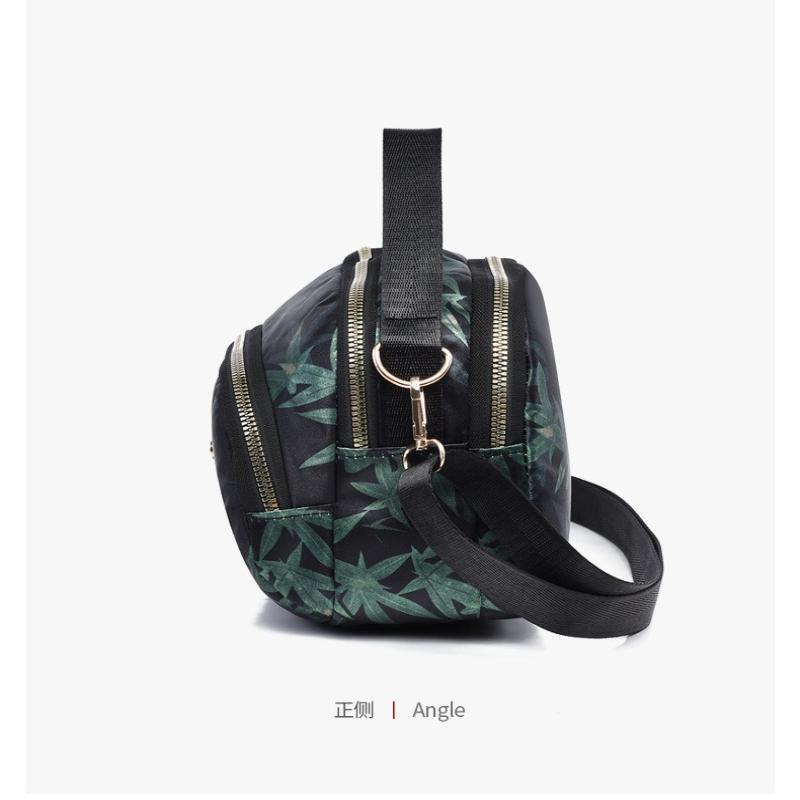 1Pc Large Capacity Outdoor Fashion Shoulder Bag Middle-aged Women Versatile Travel Messenger Bag Multi-layer Storage Portable Shell Bag