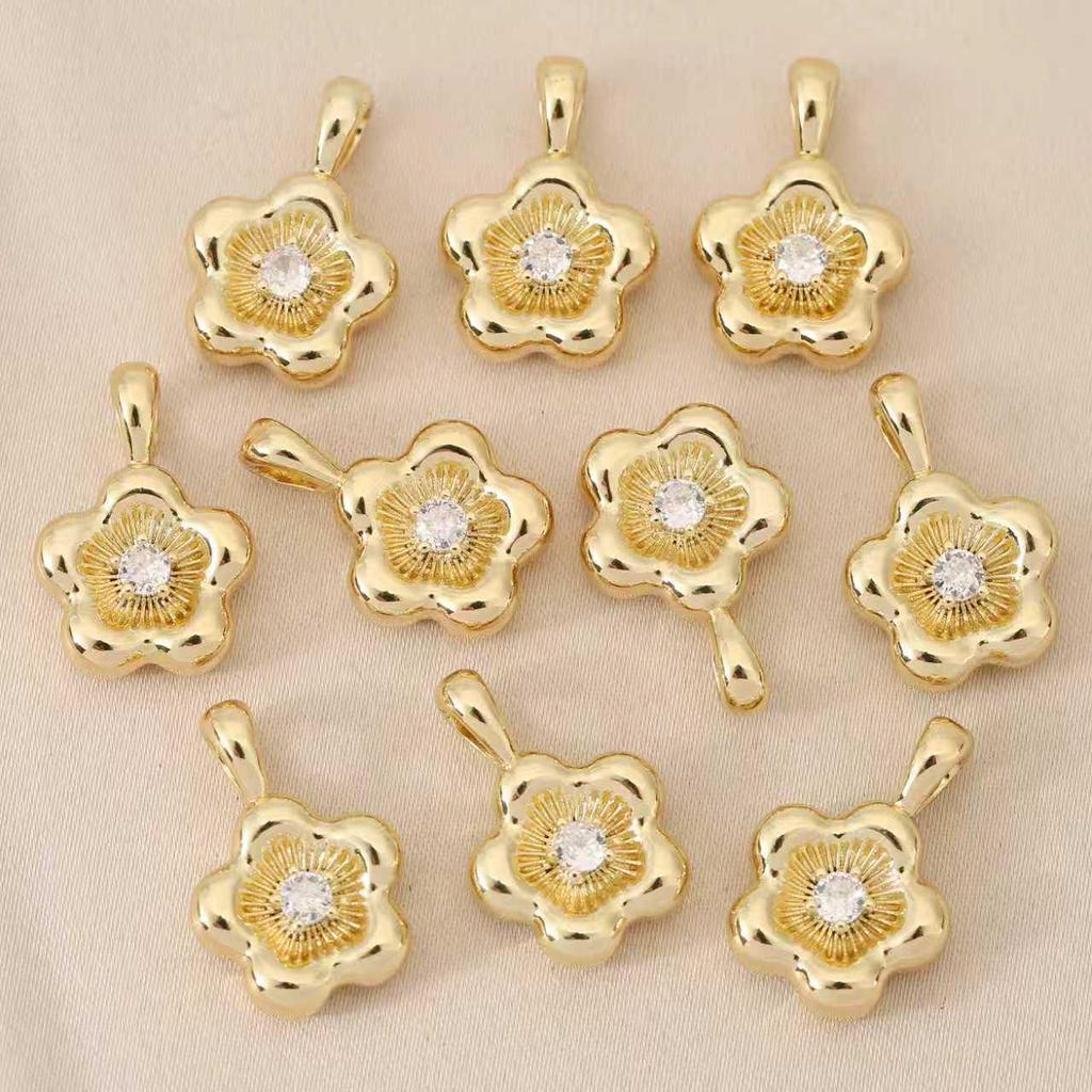 Liangfei 3D Five-Petal Plum Blossom Pendant with Diamond Inlay, Copper-Plated 18k Gold Fashion DIY Jewelry Accessory.