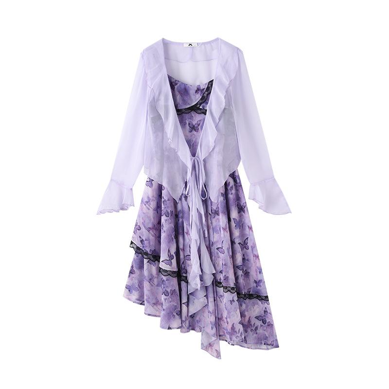 A New Slimming Design of A Plus-size Women's Dress with A Halter Top Paired with A Cardigan Set