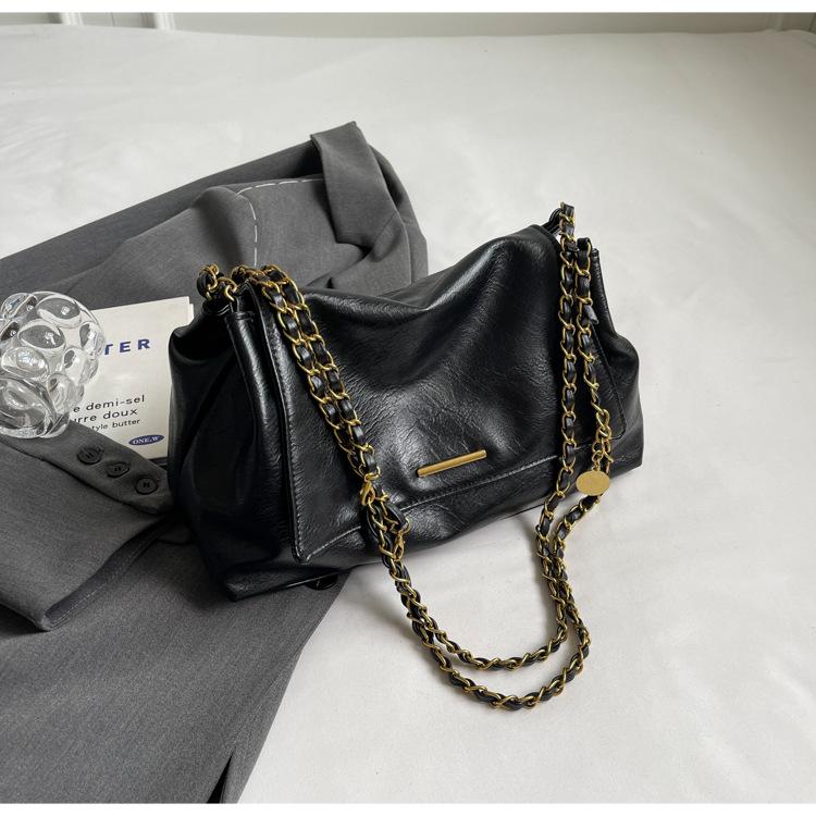 2025 autumn and winter new product retro trendy large capacity underarm tote bag women's simple versatile chain shoulder messenger bag