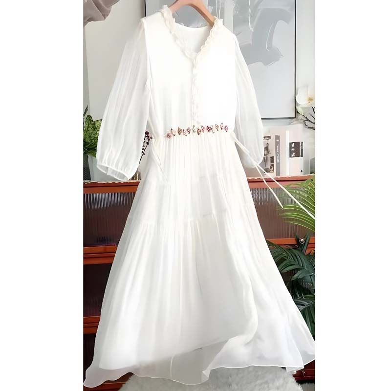 Lockeres und bequemes weißes Boho-Maxikleid für den Sommer