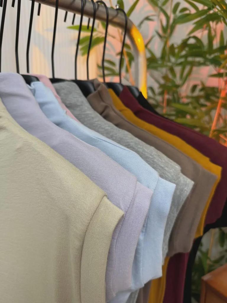 Damen Schwarzes Slim Kurzarm T-Shirt mit Halbochkragen, Frühjahr/Sommer Kollektion 2025