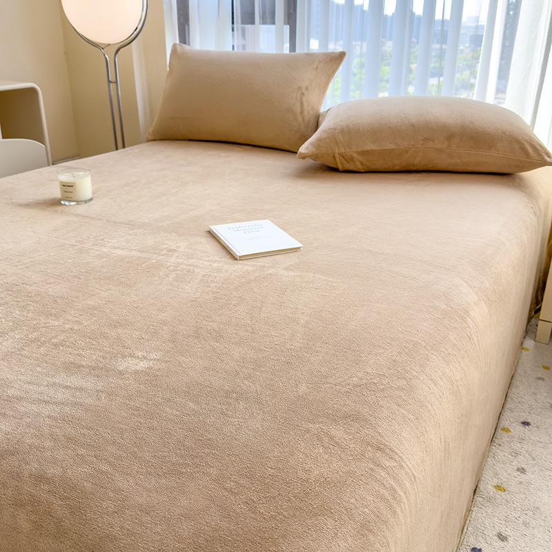 Cozy Flannel Velvet Bed Sheet - Thick, Soft, Solid Color for Autumn/Winter
