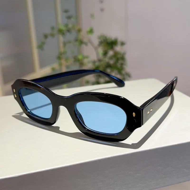 Luxury Brand Designer Small Frame Sunglasses Women Vintage Fashion Sun Glasses For Men Popular Punk Rivet Hip Hop Shades Uv400
