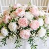 Prachtig Nieuw Gemengd Kunstbloemen Boeket van Roze en Witte Pioenen Geschikt voor Bruiloften, Huis, Tuin en Tafeldecoratie