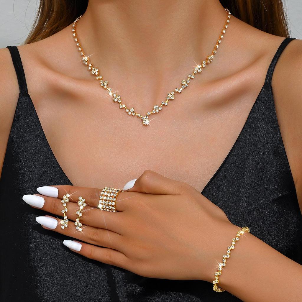 Elegant Bridal Necklace and Earring Set: Fashionable and Versatile Jewelry