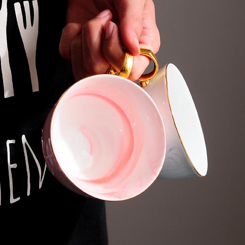 Severský mramorový keramický šálek na kávu a podšálek