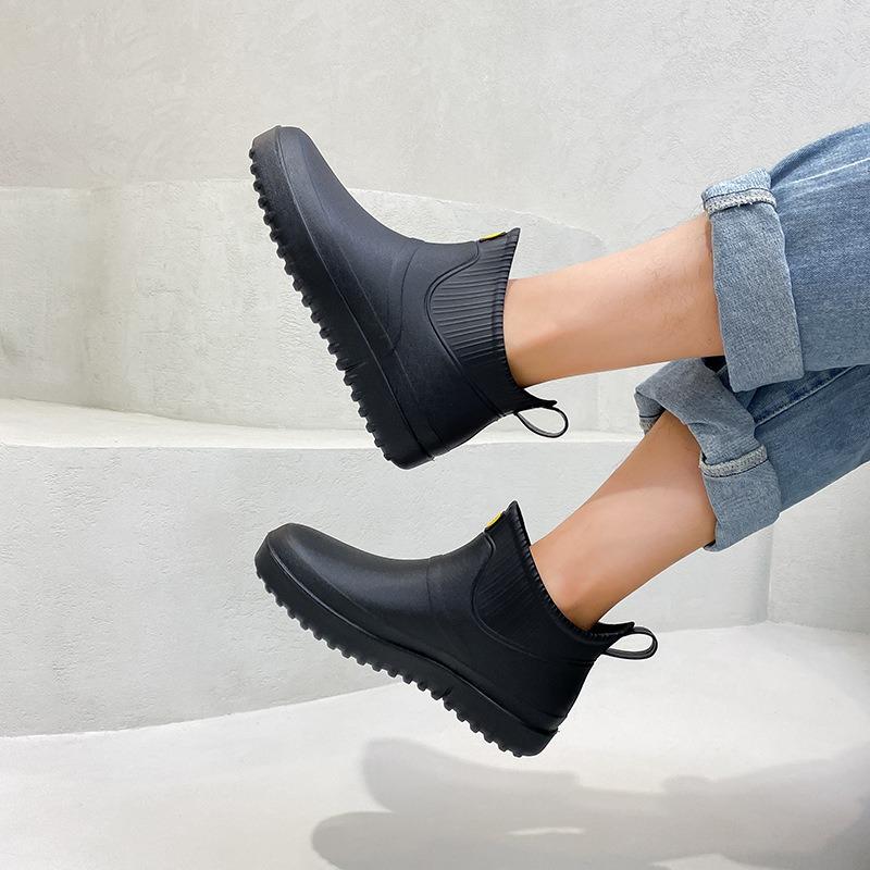 New fashion waterproof and non-slip men's rain shoes short tube kitchen work fishing rain boots car wash water shoes trendy rubber cover shoes