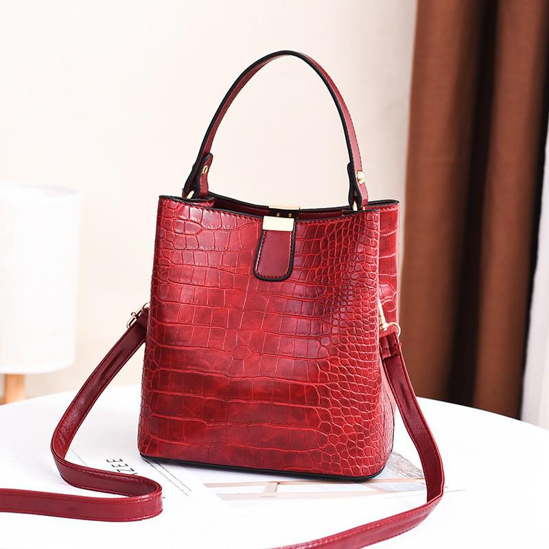 2026 Embossed Crocodile Pattern Women's Shoulder Bag – Stylish, Elegant Bucket Handbag