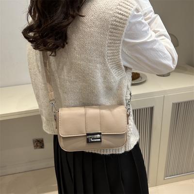 Retro and Beautiful Shoulder Bag Women's Bag 2025 New Temperament Women's Messenger Bag Niche Simple Small Square Bag