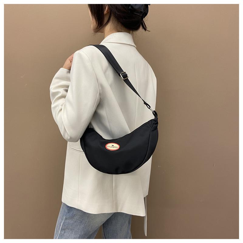Dumpling bag new women's bag fashionable and simple shoulder messenger bag