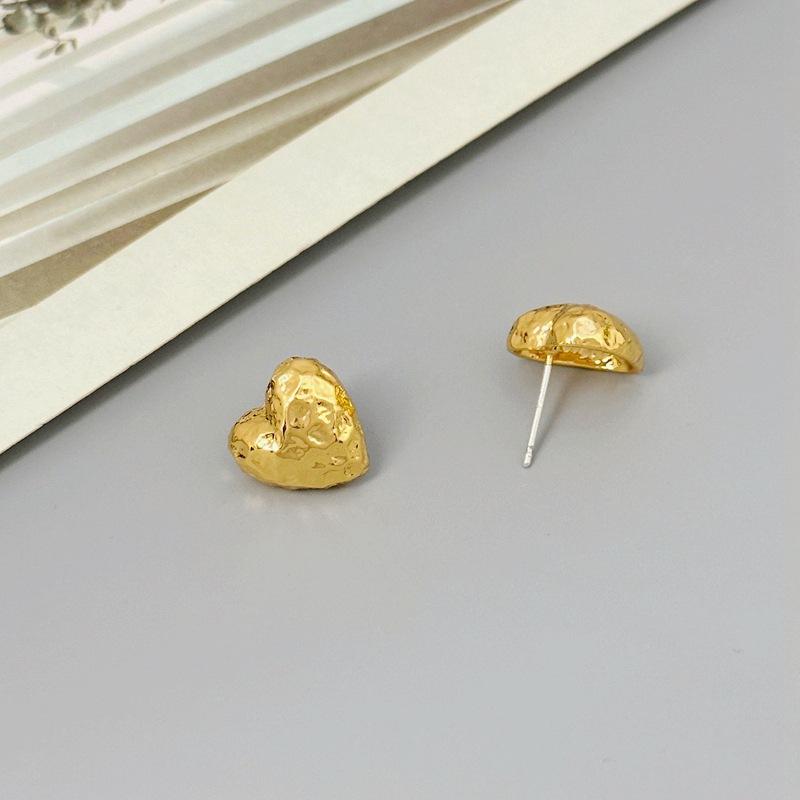 Fashion Light Luxury Women'S Earrings, High-End Copper-Plated Real Gold Love Studs.